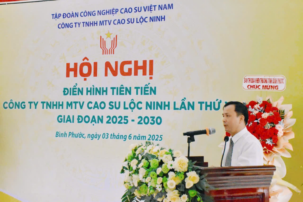 Ông Lê Ngọc Mừng – Phó trưởng ban Thi đua Khen thưởng tỉnh Bình Phước phát biểu chỉ đạo tại Hội nghị