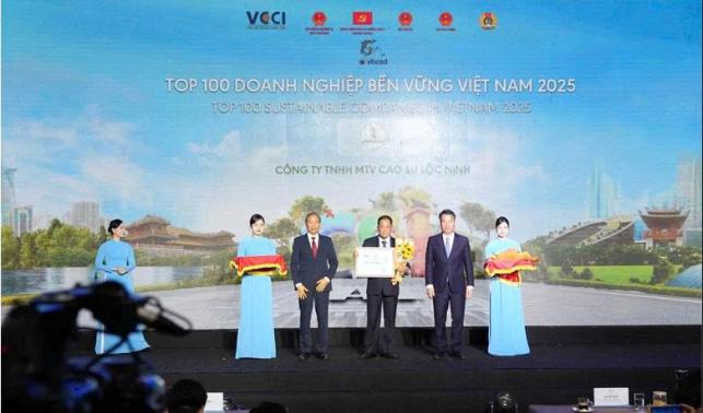 Cao su Lộc Ninh được vinh danh Top 100 Doanh nghiệp Bền vững Việt Nam 2025