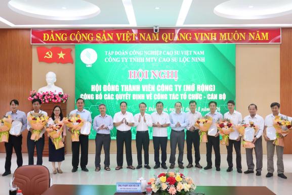 Cao su Lộc Ninh công bố các quyết định về công tác tổ chức cán bộ sau sáp nhập